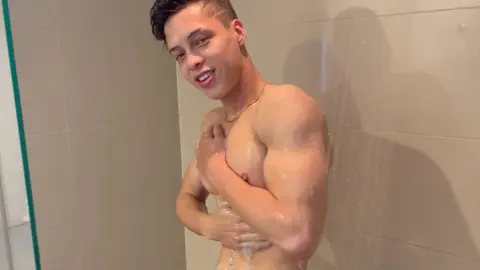 East Boys - Too Cute Ricky Iglesias Demonstrates His Body